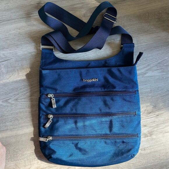 Baggalini Big Zipper Bag Blue Crossbody Purse with Attached RFID Pouch - Picture 2 of 9